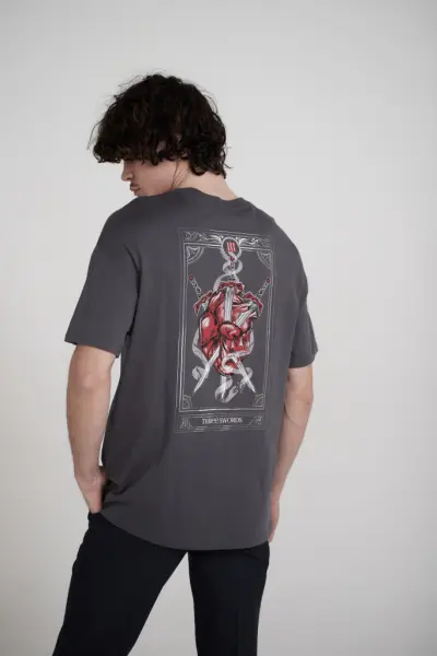 футболка. Изображение 1