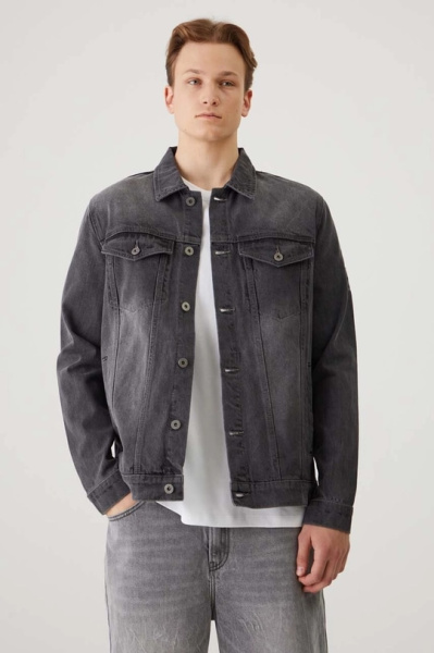 джинсовая куртка. Изображение 2